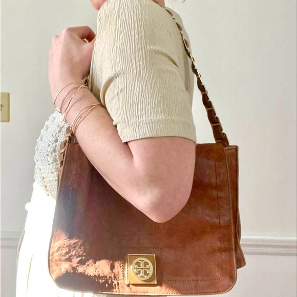 Rare Tory Burch Louisa Tan Leather Shoulder Bag (hard to find) - Picture 4 of 15